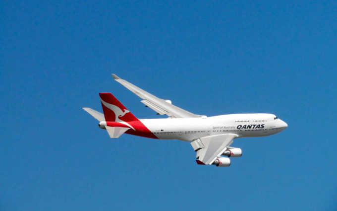 Flying Qantas Airplane Wallpaper
